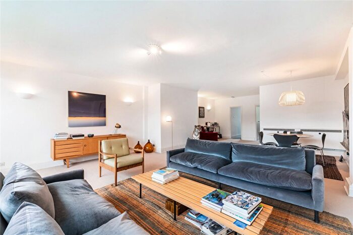 3 Bedroom Flat To Rent In St. James's Square, St. James's, SW1Y