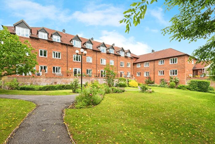 1 Bedroom Flat For Sale In Holly Court, Belmont Road, Leatherhead, Surrey, KT22