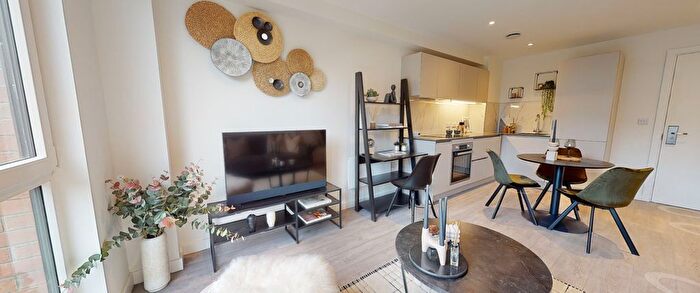 1 Bedroom Flat To Rent In Dumballs Road, Cardiff, CF10