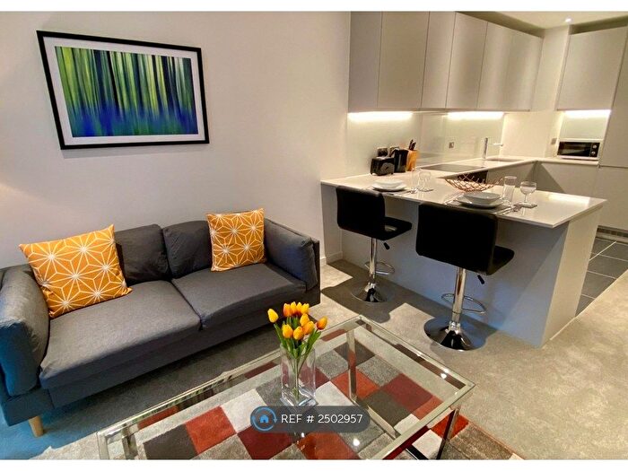 1 Bedroom Flat To Rent In The Crescent, Manchester, M5