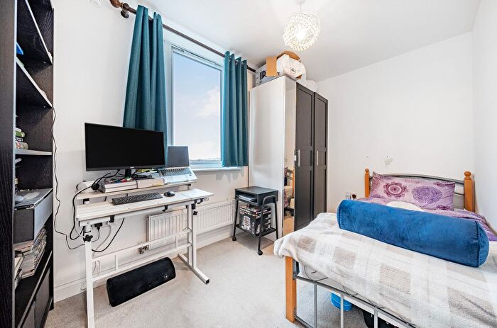 2 Bedroom Flat For Sale In Motte Lane, Ebbsfleet Valley, Swanscombe, DA10