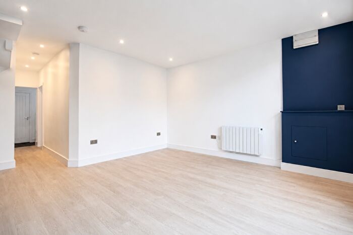 1 Bedroom Ground Maisonette To Rent In Victoria Road, Horley, West Sussex, RH6
