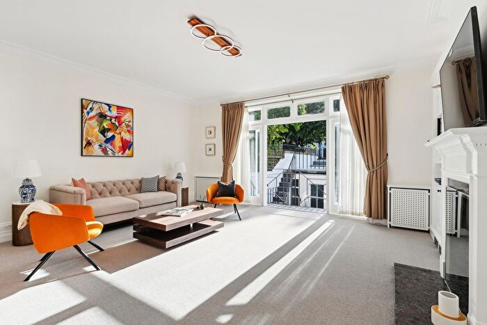 2 Bedroom Flat To Rent In Brompton Square, Knightsbridge, SW3