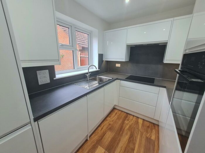 3 Bedroom House To Rent In Horseshoe Close, Weavering, ME14