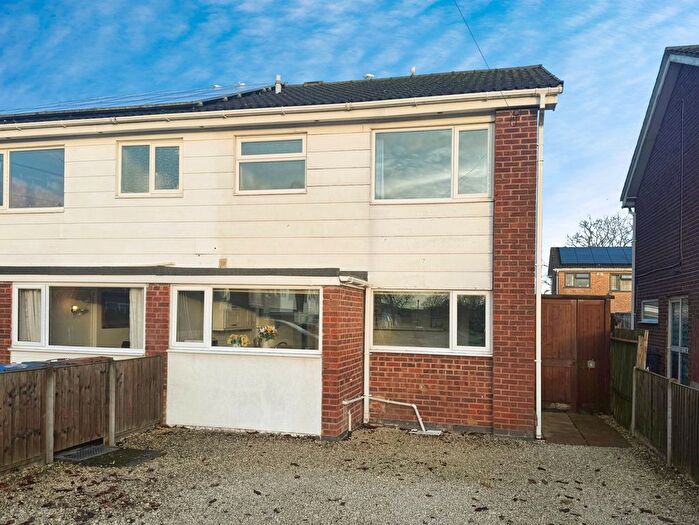3 Bedroom Semi-Detached House For Sale In Glenbarr Close, Hinckley, LE10