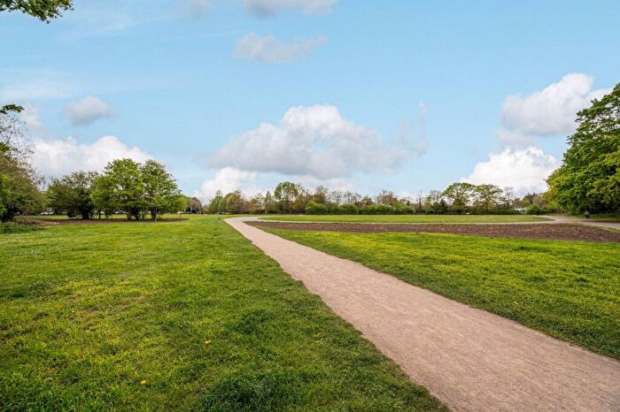1 Bedroom Flat For Sale In Claire Court, Commonside West, Mitcham Junction, Mitcham, CR4