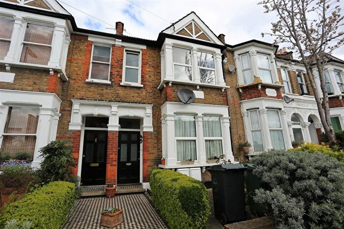 2 Bedroom Flat To Rent In Orford Road, Walthamstow, London, E17