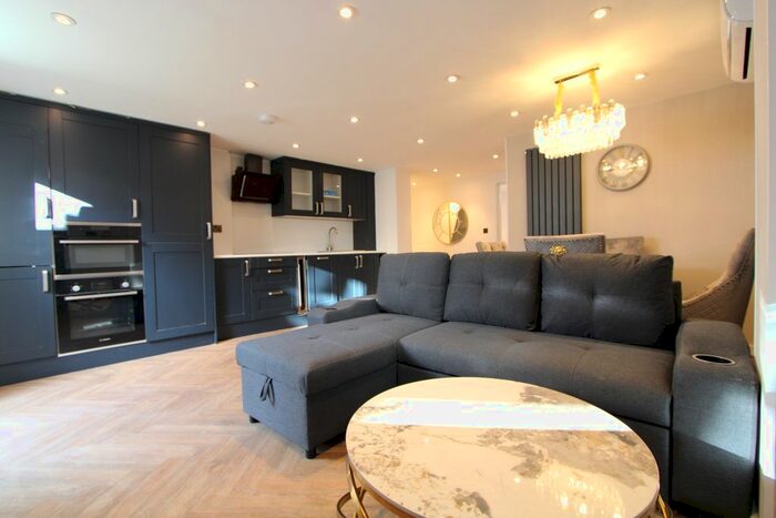 1 Bedroom Flat To Rent In Garratt Lane, London, SW18