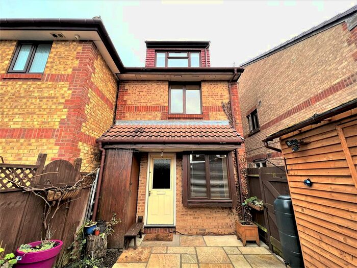 2 Bedroom End Of Terrace House To Rent In Hawthorne Crescent, West Drayton, UB7