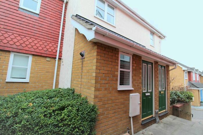 1 Bedroom Flat To Rent In Kings Chase, Brentwood, CM14
