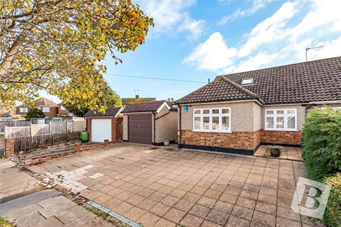 3 Bedroom Semi Detached House For Sale In The Crescent, Upminster, RM14