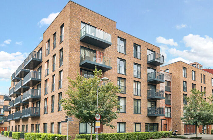 3 Bedroom Apartment For Sale In Whiting Way, Surrey Quays, SE16