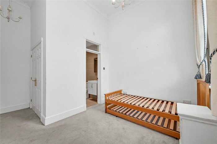2 Bedroom Flat To Rent In Ellesmere Place, Walton-On-Thames, Surrey, KT12