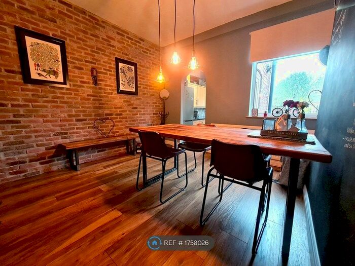 3 Bedroom Semi-Detached House To Rent In Victoria Avenue, Chesterfield, S43