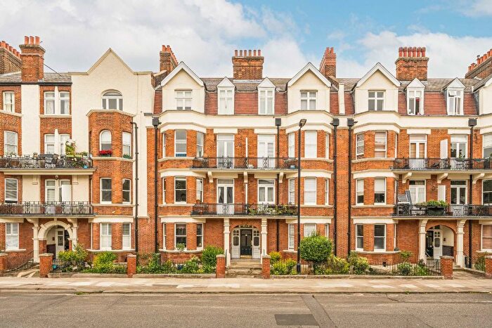 3 Bedroom Flat To Rent In Delaware Road, London, W9