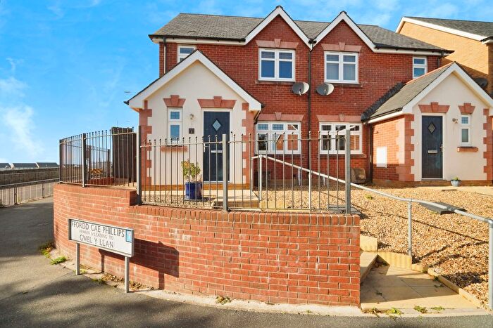 3 Bedroom Semi-detached House For Sale In Gwel Y Llan, Caernarfon, Gwynedd, LL55
