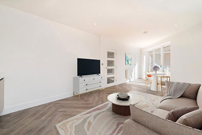 1 Bedroom Flat For Sale In Square Rigger Row, London, SW11
