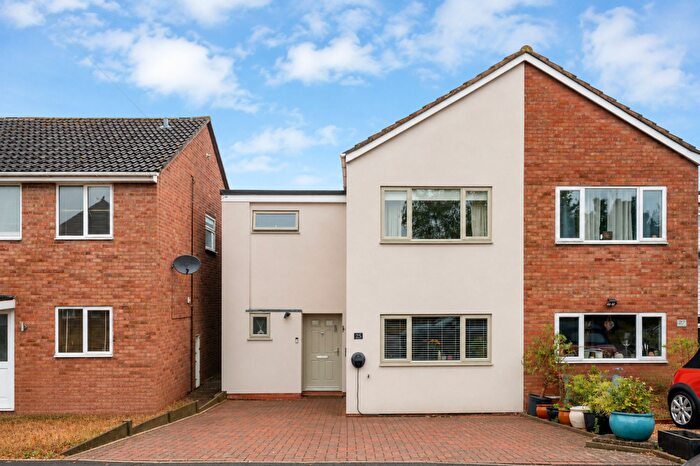 3 Bedroom Semi-Detached House For Sale In Airedale Road, Stamford, PE9