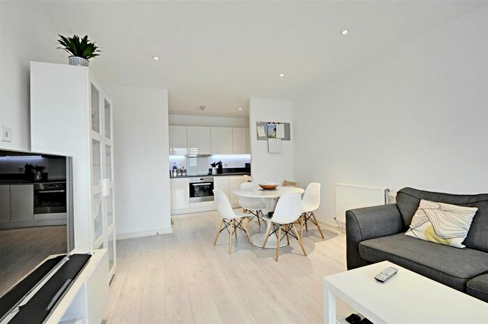 1 Bedroom Flat To Rent In Westgate House, Brentford, TW8