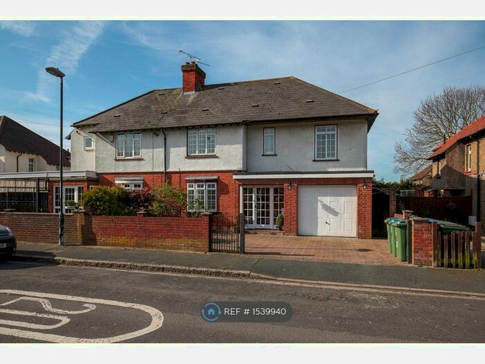 4 Bedroom Semi-Detached House To Rent In Philippa Gardens, London, SE9