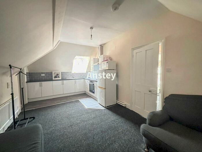 1 Bedroom Flat To Rent In Cobden Avenue Gold Sub, Southampton, SO18