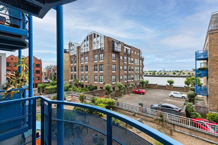 2 Bedroom Flat To Rent In Jardine Road, Wapping, London, E1W