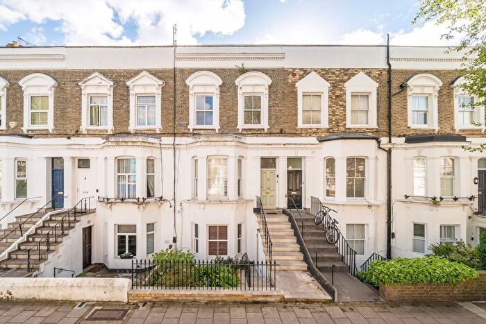 2 Bedroom Flat To Rent In Loftus Road, Shepherds Bush, W12