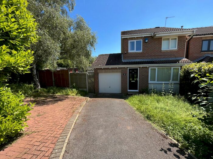 3 Bedroom Detached House To Rent In Thistlewood Road, Outwood, Wakefield, WF1