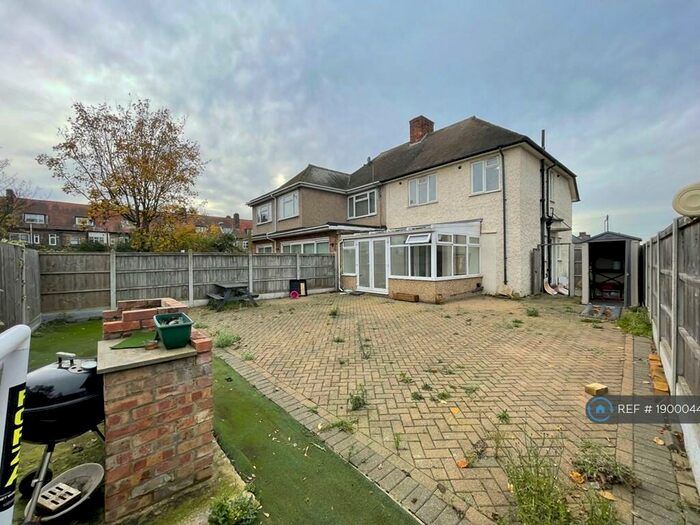 4 Bedroom Semi-Detached House To Rent In Baron Road, Dagenham, RM8