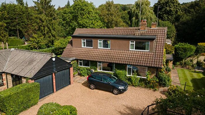 3 Bedroom Detached House For Sale In Woodside Close, Chalfont St Peter, Gerrards Cross, SL9