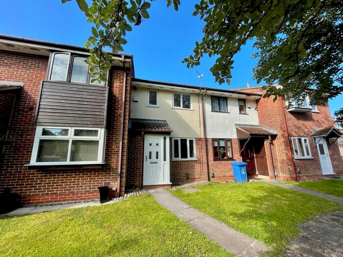2 Bedroom Town House To Rent In Kestrels Croft, Sinfin, Derby, DE24