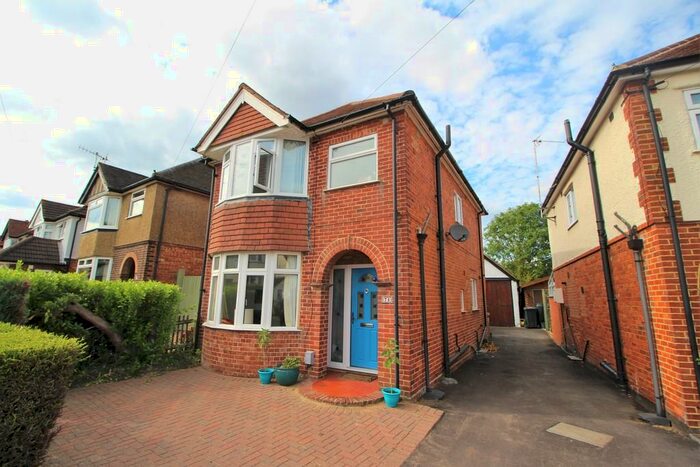 3 Bedroom Detached House To Rent In Sheepfold Road, Guildford, GU2
