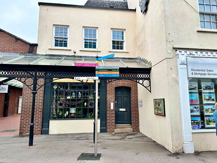 1 Bedroom Flat To Rent In Bampton Street, Tiverton, EX16