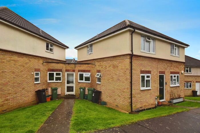 2 Bedroom Flat For Sale In Seaview Avenue, Vange, Basildon, SS16