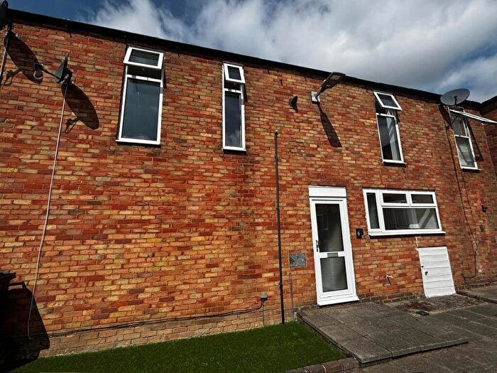 3 Bedroom Semi-Detached House To Rent In Viola Close, Basildon, SS15