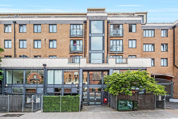 2 Bedroom Flat To Rent In Fairfield Road, London, E3