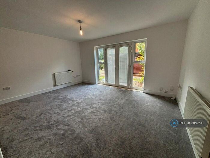 2 Bedroom Flat To Rent In Bramley Court, Orpington, BR6