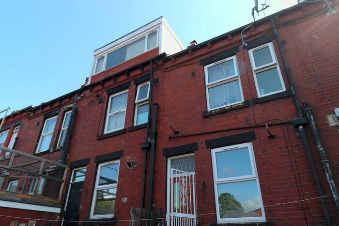 1 Bedroom Flat To Rent In Harlech Road, Leeds, West Yorkshire, LS11