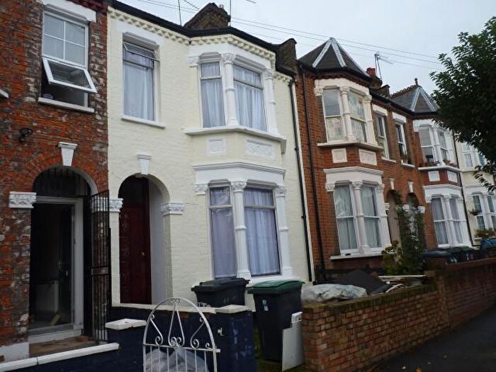 3 Bedroom House To Rent In Drayton Road, Tottenham, London, N17