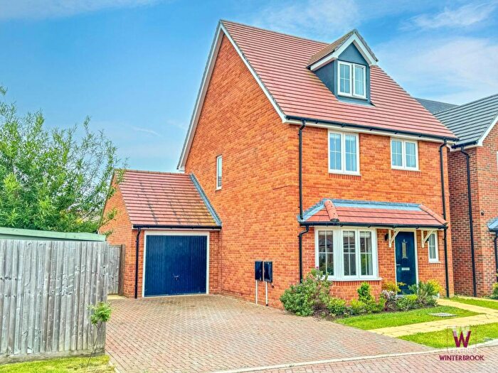 4 Bedroom Detached House For Sale In Mondays Field, Benson, OX10