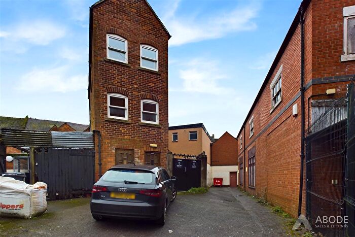 1 Bedroom Flat To Rent In Market Place, Uttoxeter, ST14