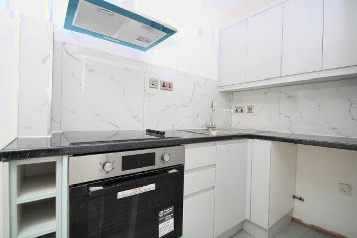 Studio To Rent In Brighton Road, South Croydon, CR2