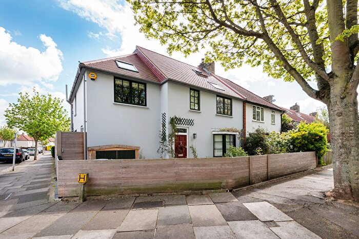 4 Bedroom Semi-Detached House To Rent In Verdun Road, London, SW13