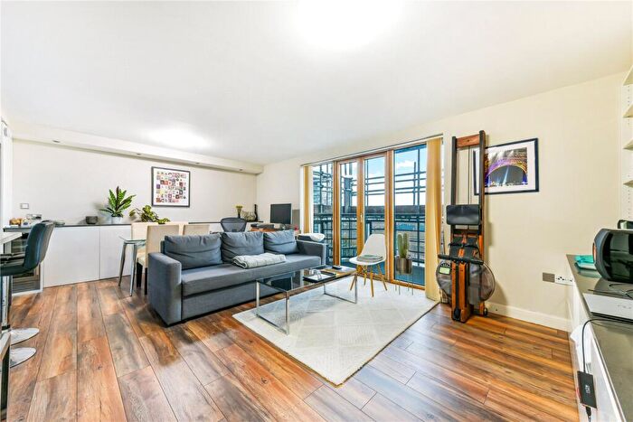 2 Bedroom Apartment To Rent In Hanover Avenue, London, E16