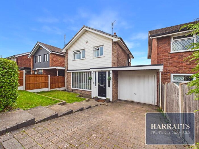 3 Bedroom Link Detached House For Sale In Poise Brook Road, Stockport, SK2