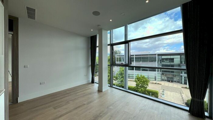 Studio To Rent In Station Road, Addlestone, KT15