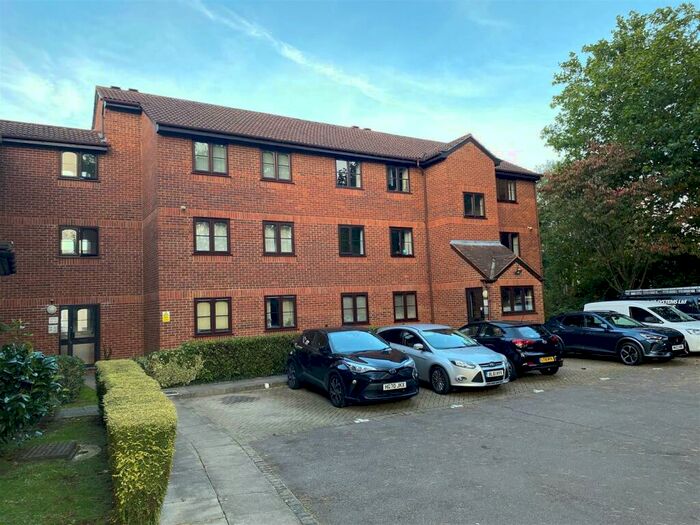 1 Bedroom Flat To Rent In Old Mill Gardens, Berkhamsted, HP4