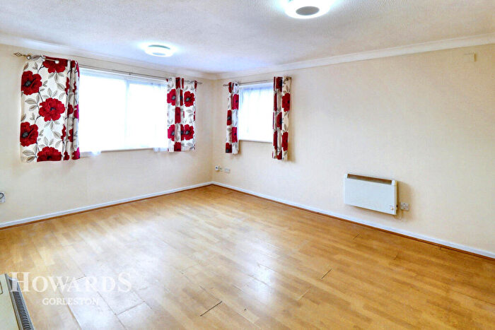 1 Bedroom Flat For Sale In Kalmia Green, Gorleston, NR31