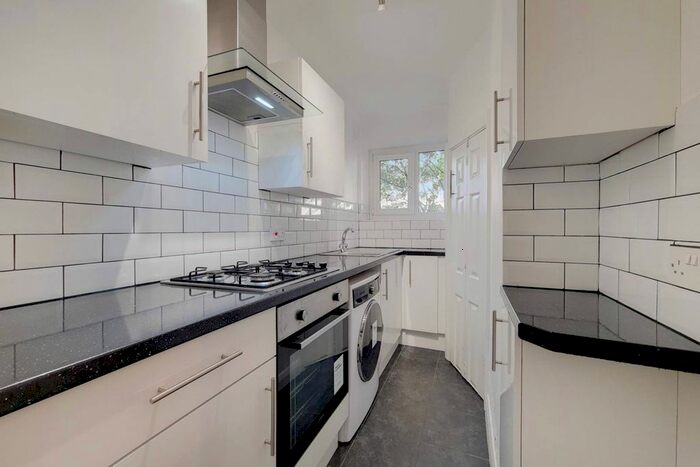 2 Bedroom Flat To Rent In Arlington Lodge, Brixton, London, SW2