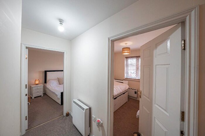 2 Bedroom Apartment For Sale In Grebe Close, Dunston, Gateshead, Tyne And Wear, NE11